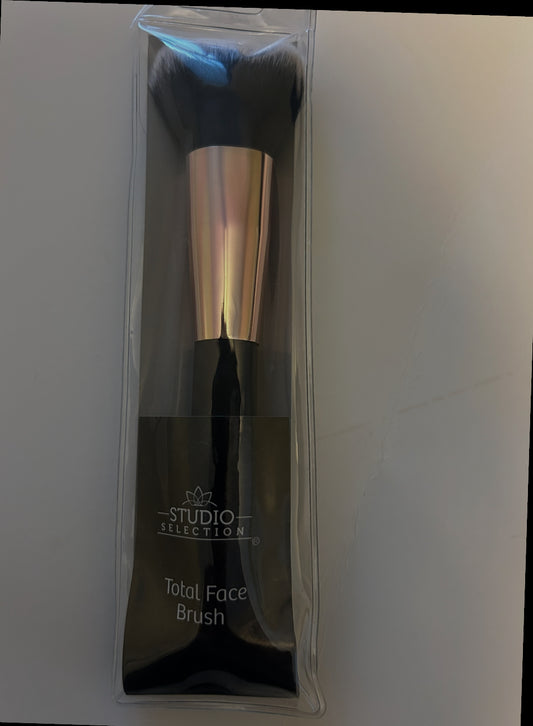 Studio Selection Total Face Brush